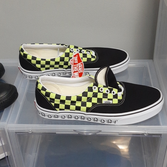 Sneakers - Picture 1 of 2